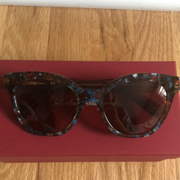 Salvatore Ferragamo Sunglasses main image 8
